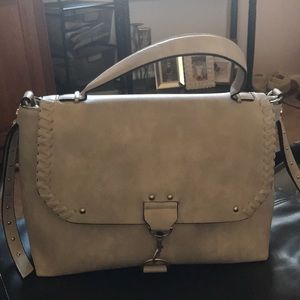 I am selling my Steve Madden handbag